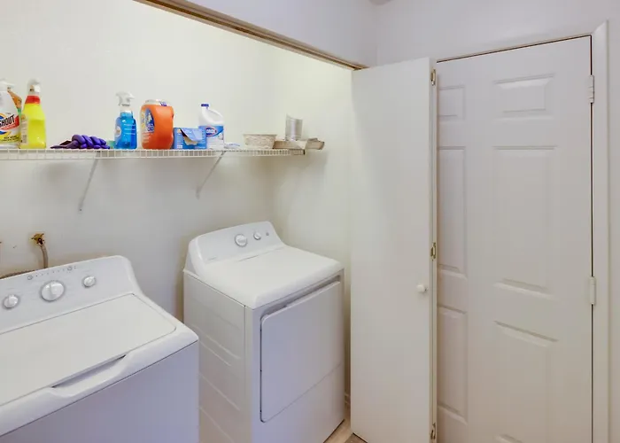 Quaint Bullhead Getaway ~ 2 Mi To River! Bullhead City