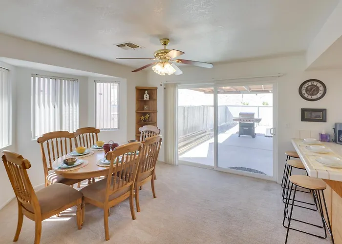 Quaint Bullhead Getaway ~ 2 Mi To River! Bullhead City